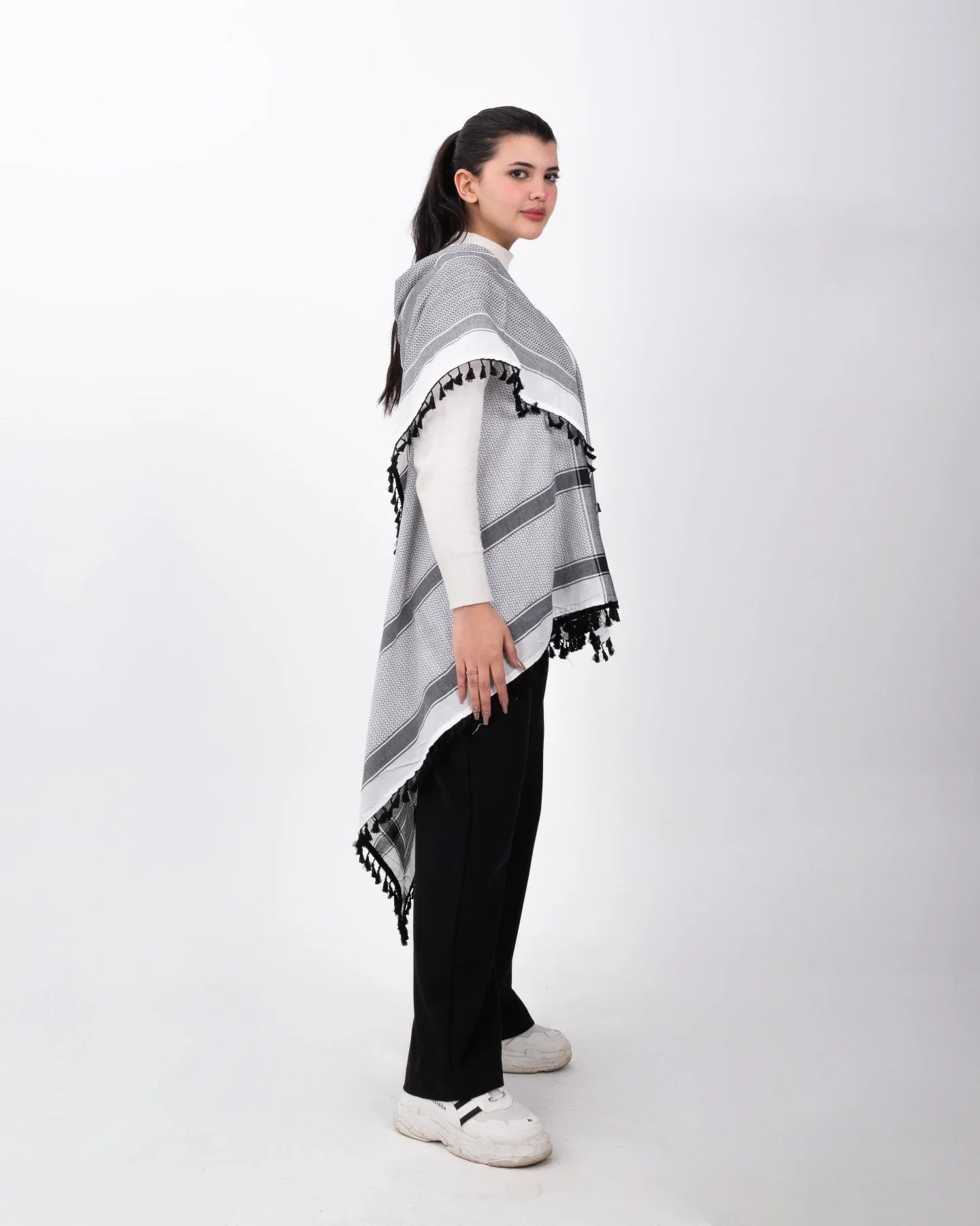 Chaleco Kufiyah original con costuras en negro y plata oscura