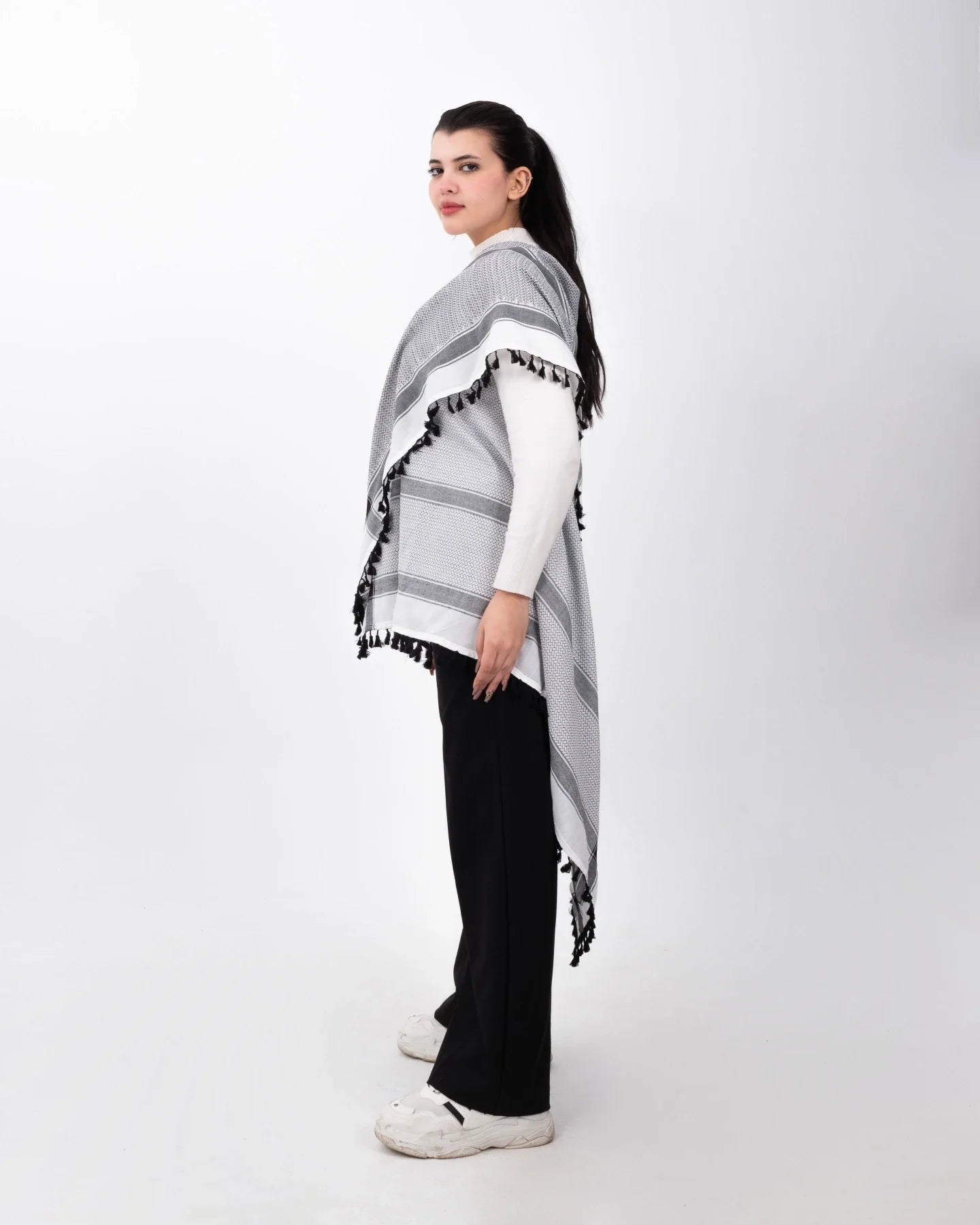 Chaleco Kufiyah original con costuras en negro y plata oscura