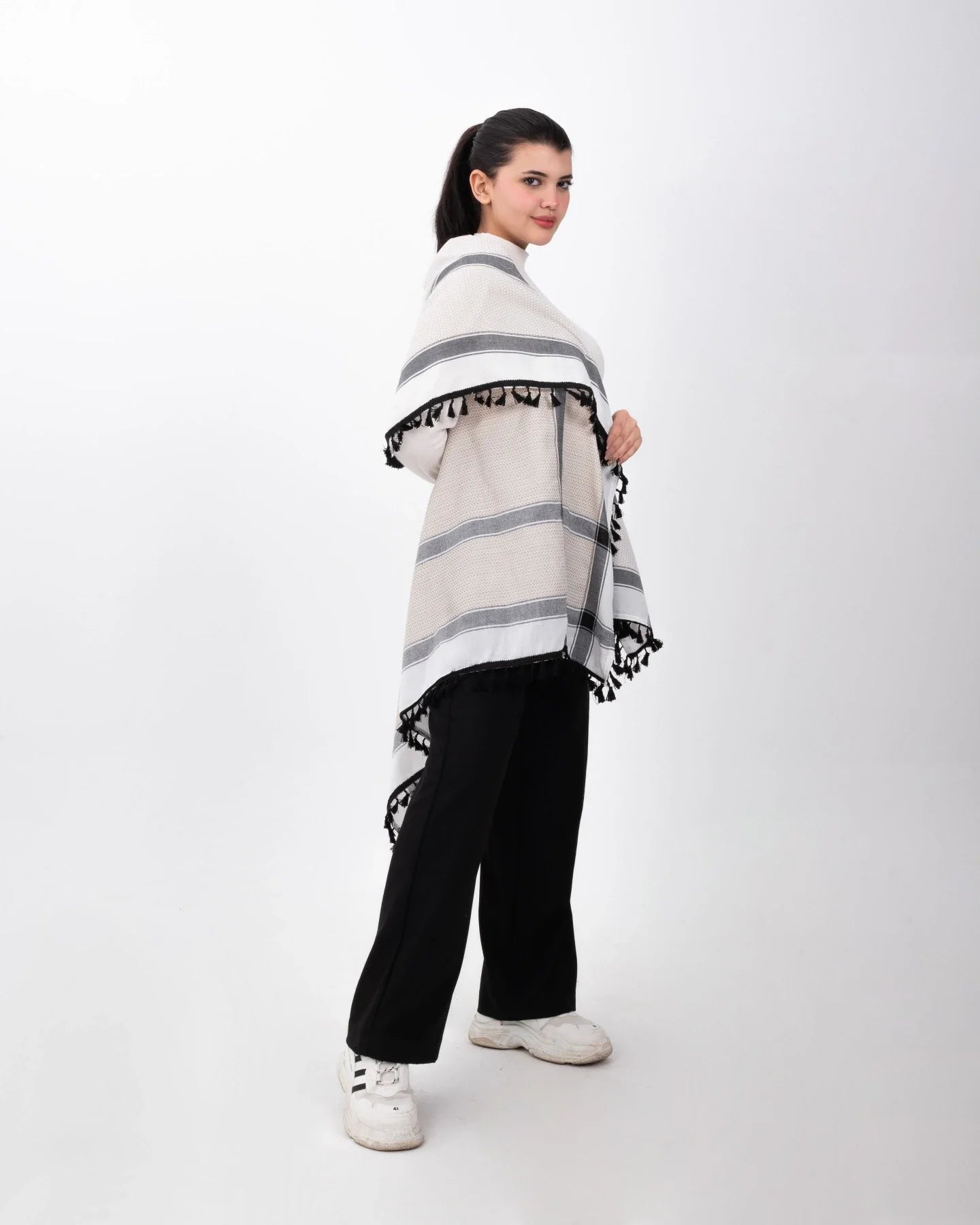 Chaleco Kufiyah original con costuras negras y habanas