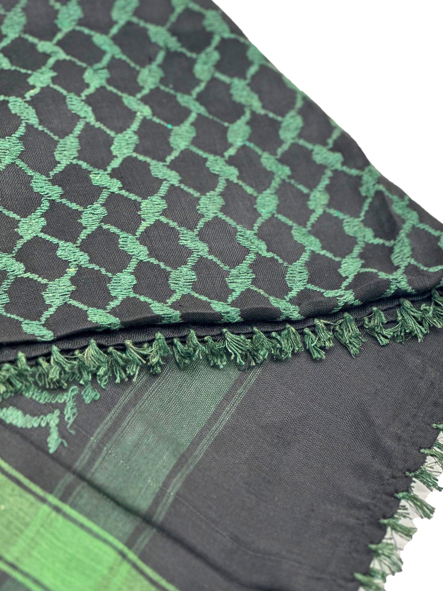 Verde oscuro x negro: Kuffiyeh palestina atemporal