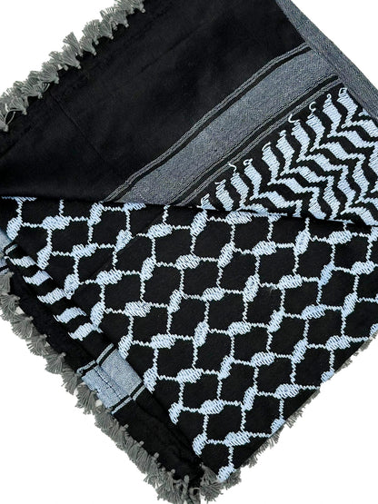 Kuffiyeh palestina negra y azul cielo de YAFA ARTS